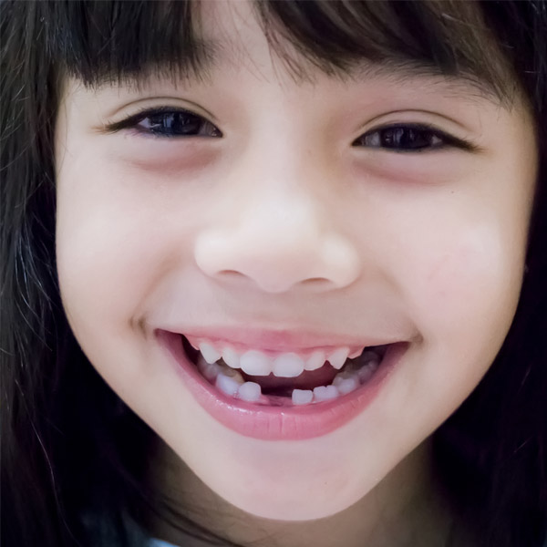 0至3岁婴儿护理知识：宝宝什么时候开始长牙，长牙要吃钙片吗？