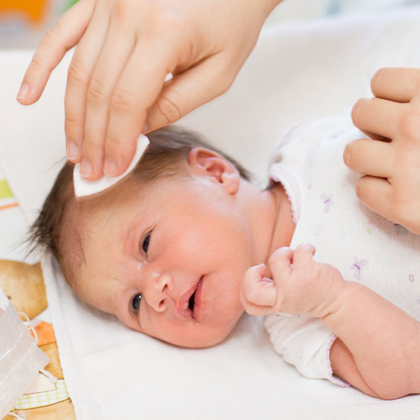 新生儿护理：关于宝宝的五官及面部问题